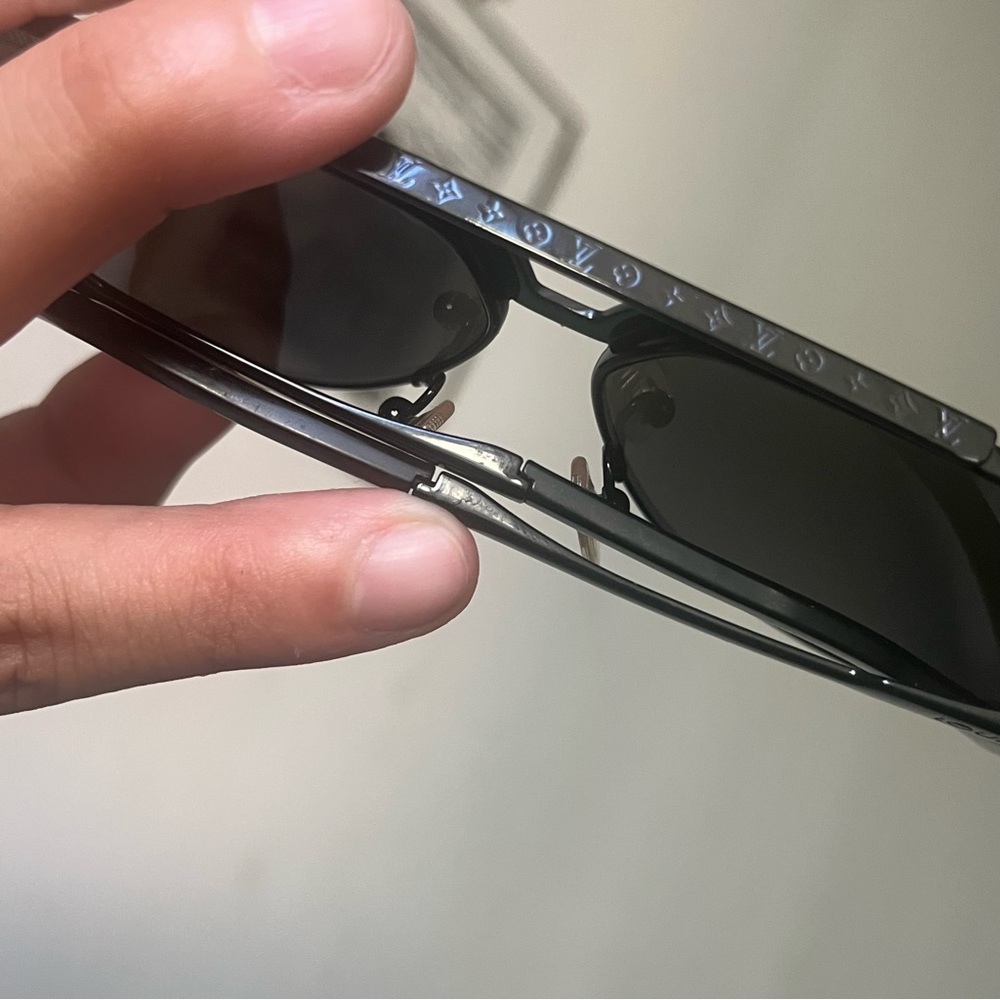 Louis Vuitton Aviator sunglasses - Picture 6 of 9